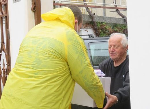 Великденът възможен за 2000 жители на Пещера с храни от "Биовет"