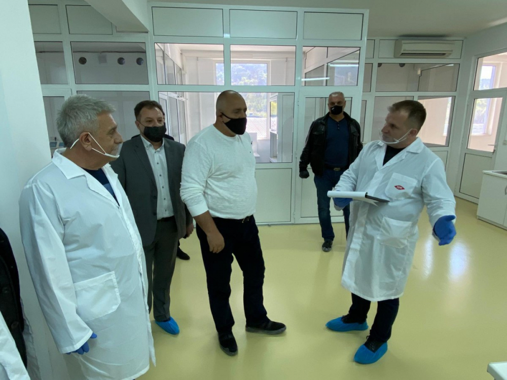 Борисов: Със самолет на НАТО пристигат дарение от Китай