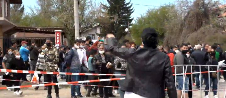ВИДЕО от "Факултета" - ври и кипи! Циганите пробваха протест