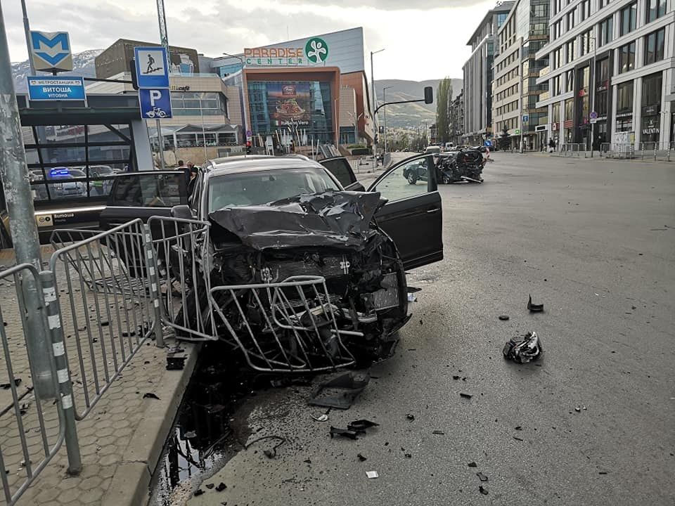 Първо в БЛИЦ: Кървав ад край столичен мол на бул. "Черни връх"