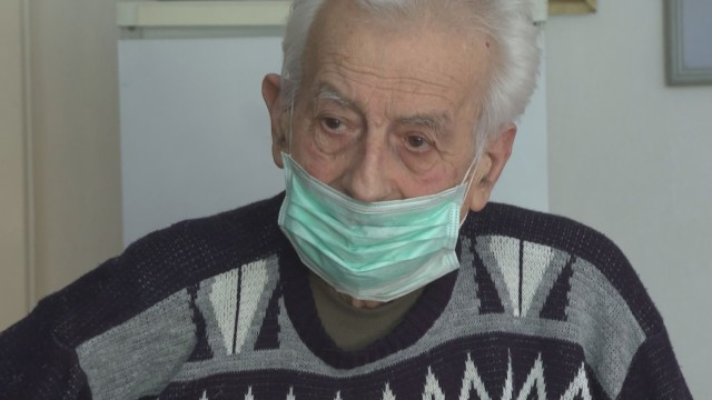Дядо Възкресий се отказа от празнична трапеза и даде цялата си пенсия за...