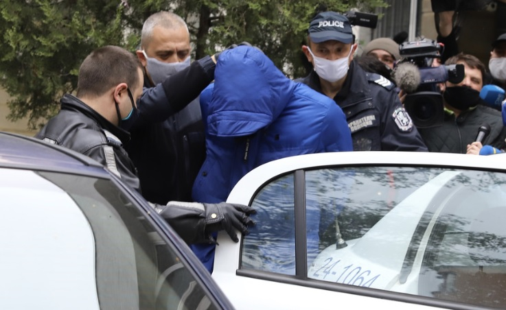 Първи СНИМКИ на убиеца на Милен Цветков, отведоха го в...