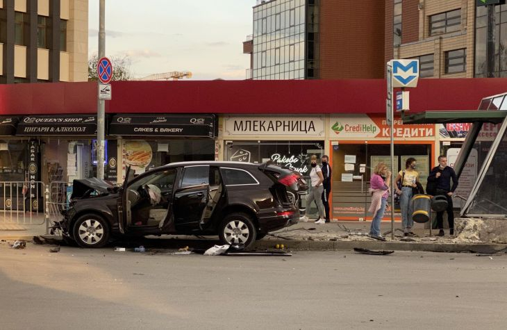 Първо в БЛИЦ! Нова адска катастрофа на бул. "Черни връх", където издъхна Милен Цветков ВИДЕО