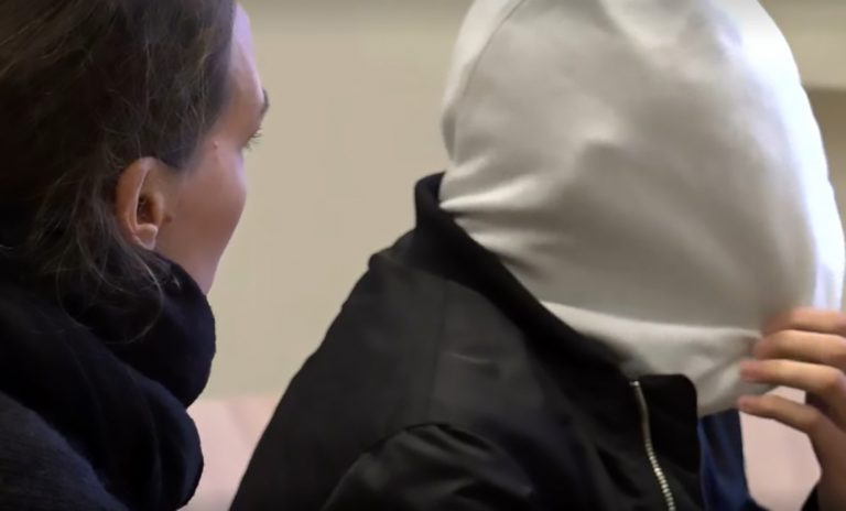 Само едно от циганетата, изнасилили групово болно момиче в Германия, отнесе присъда СНИМКИ