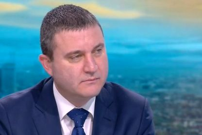 Министър Горанов захапа Нинова и каза кога ще паднат карантинните мерки 