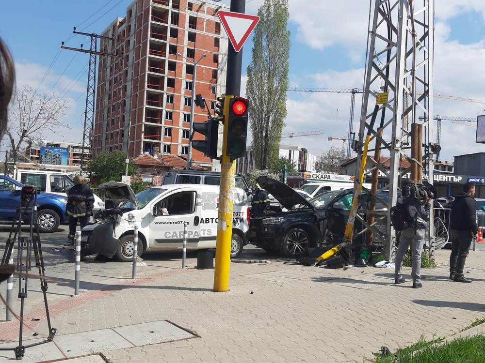 Сигнал до БЛИЦ: Нова зверска катастрофа на мястото, на което загина Милен Цветков СНИМКИ
