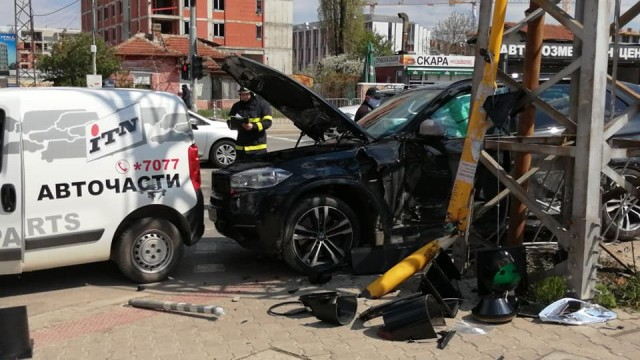 Сигнал до БЛИЦ: Нова зверска катастрофа на мястото, на което загина Милен Цветков СНИМКИ