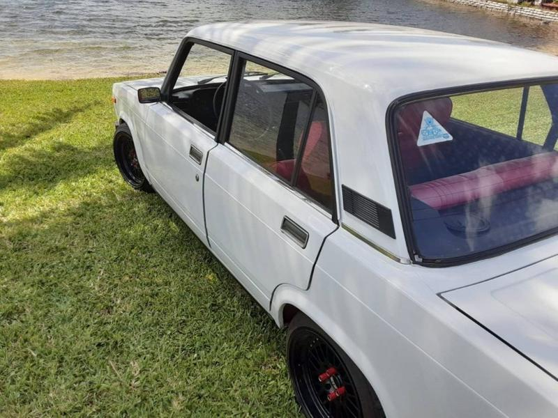 Продават идеално Жигули с червен кожен салон и малък пробег СНИМКИ