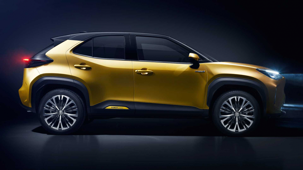 Toyota представи най-малкия си кросоувър с пълно задвижване СНИМКИ