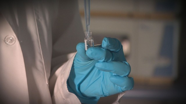 Светът в търсене на оръжие срещу COVID-19: Колко близо сме до лекарство?