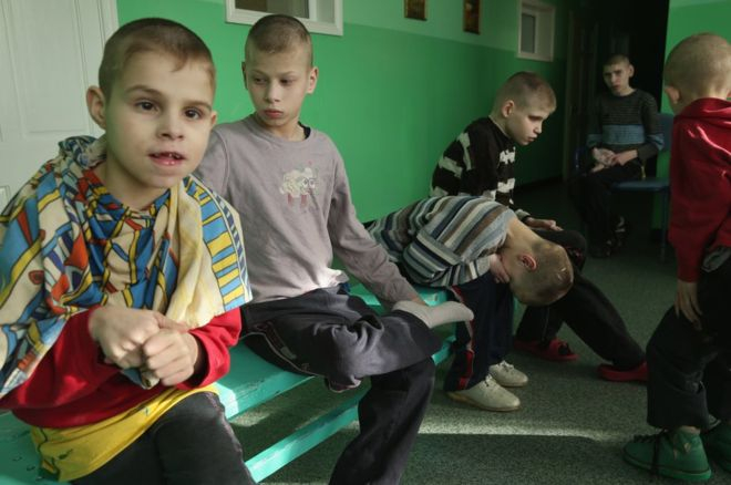 Взрив от Covid-19 в претъпкано сиропиталище