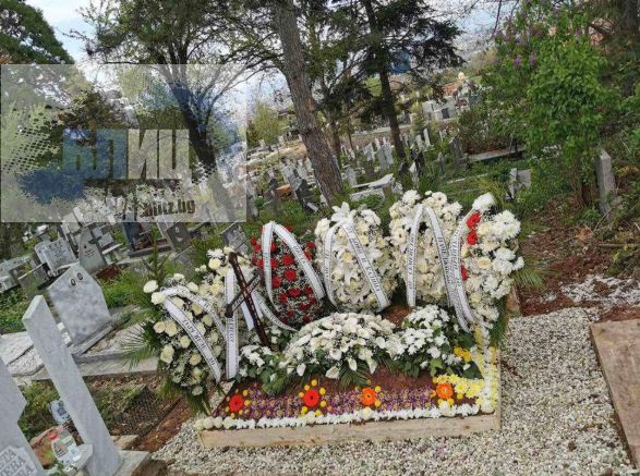 Фотобомба в БЛИЦ: Уникални СНИМКИ и ВИДЕО от погребението на Милен Цветков