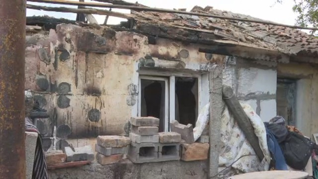Без дом в извънредно положение: Къщата на семейство в село Ветрен изгоря до основи