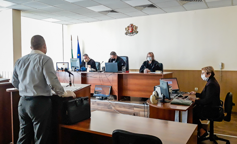 Касиер в Пловдив спипан с 2 щайги пари, свил над 1,5 млн. лева от банкомати