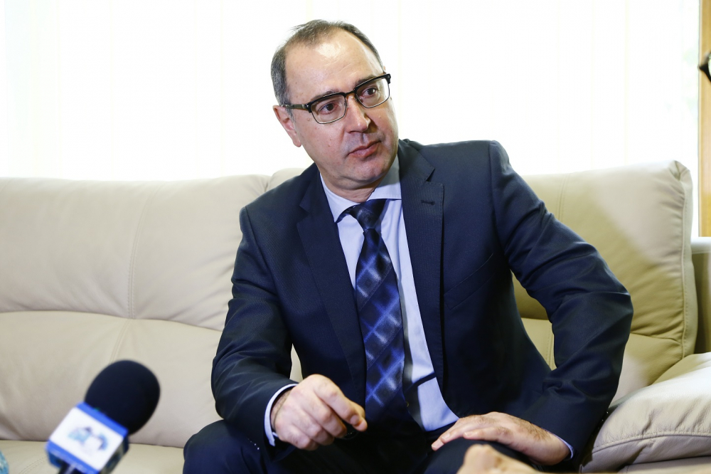 Доцент Попов от ВМА ексклузивно пред БЛИЦ: Коронавирусът се пречупва, но влизаме в нова реалност!