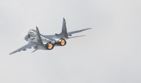 Екшън в небето с два руски бомбардировача Ту-160 