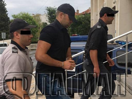 Издирват Дългия, пребил с тейзър и мачете известен бургаски крими герой