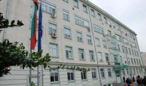 Изоставиха болен мъж в сливенска болница, трите му деца и сестра му не го искат