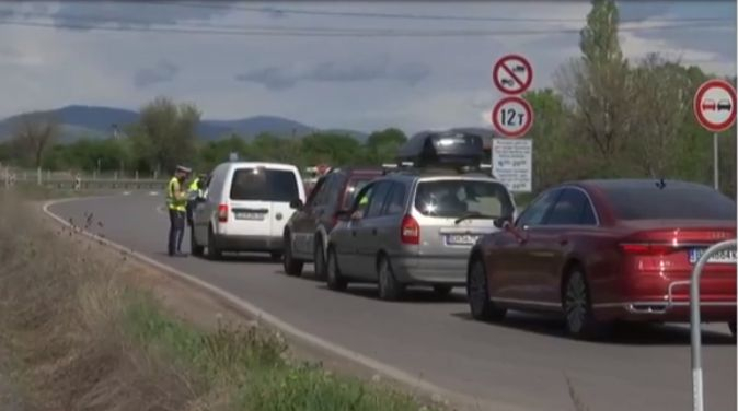 Карантина ли? Ето какво се случва на магистралите „Тракия“ и „Хемус“ СНИМКИ