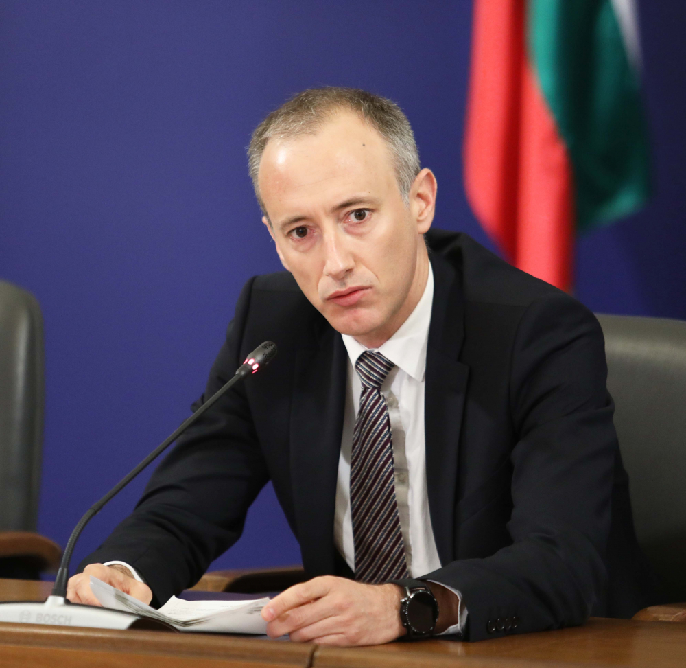 Образователният министър отговори ще има ли абитуриентски балове