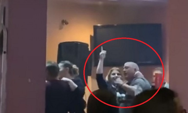 Кметът на Кресна спретна опасен купон насред пандемията ВИДЕО
