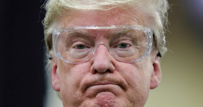 Паника в Белия дом: Близък до Тръмп е с COVID-19! Тестът на US президента показа, че е...