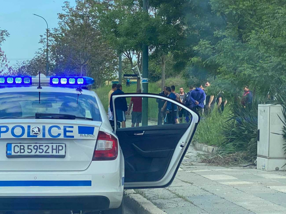 Екшън в Бургас: Батки се млатят заради засечка на пътя СНИМКИ