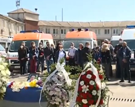 Погребват днес д-р Пандова, покосена от К-19 ВИДЕО