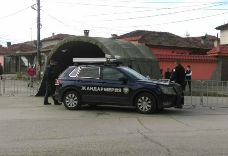 Шок в Ямбол! Някой подканва циганите да се заразяват с К-19! СНИМКА