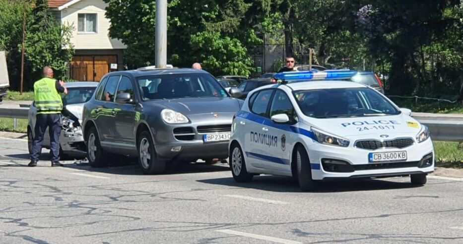 Ужас след ужас на столично кръстовище СНИМКИ