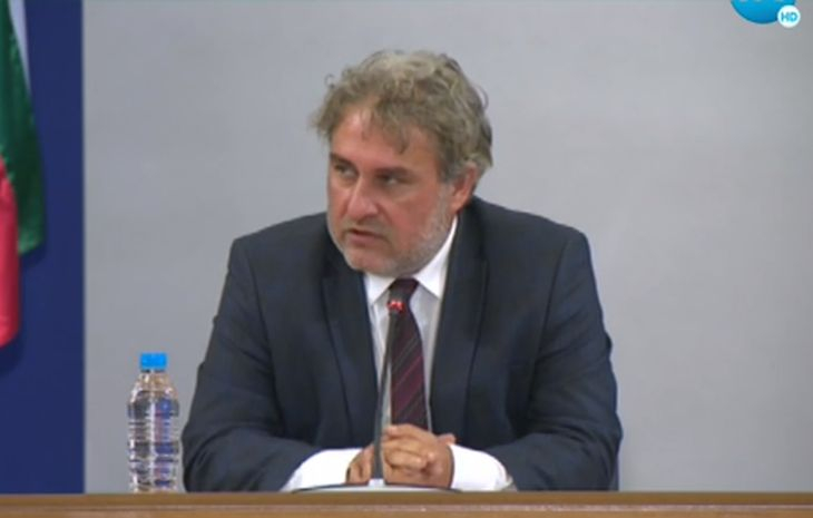 Културният министър каза какво се случва с колекцията на Васил Божков