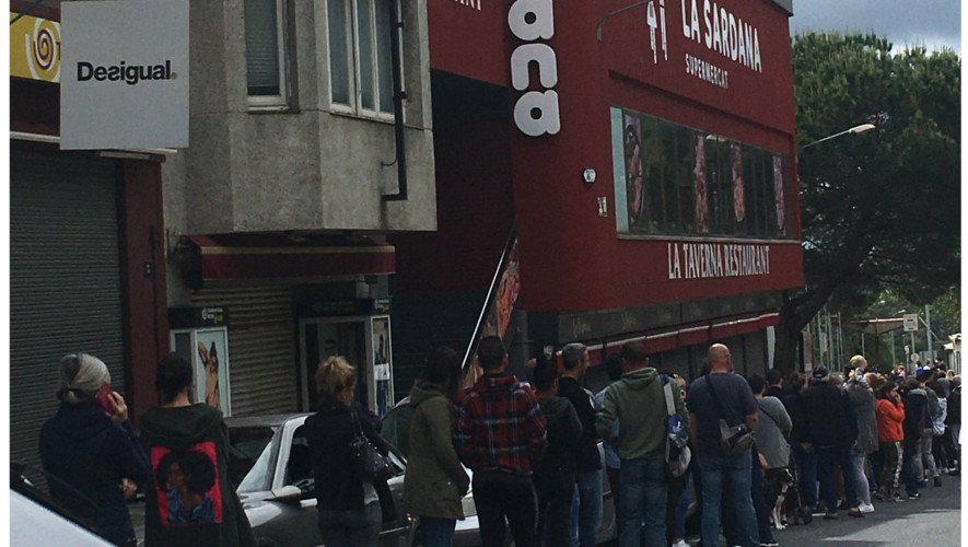 Французите щурмуваха това градче след разхлабване на карантината СНИМКИ
