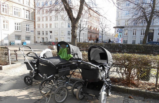 Защо в Дания е нормално да се оставя бебето в количка на улицата?