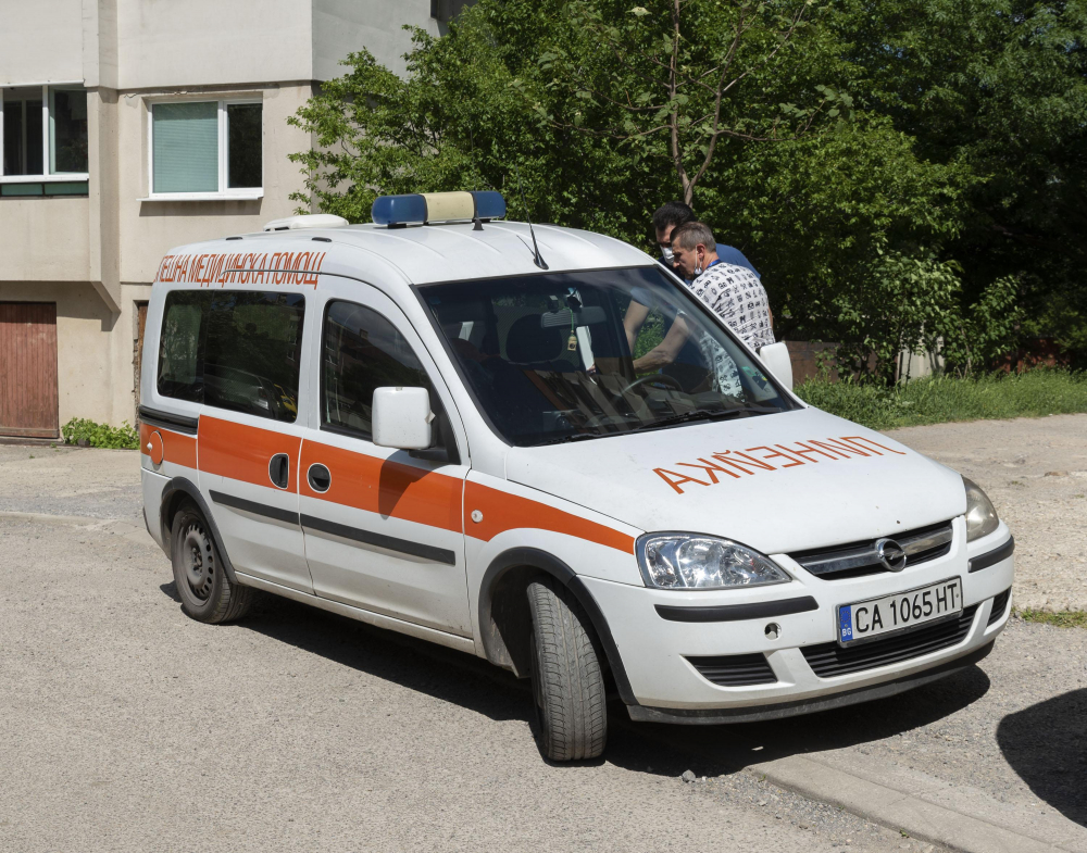 Цял блок в София живя с разлагащ се труп на мъж седмици наред СНИМКИ 18+