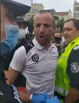 Сигнал до БЛИЦ! Извънредна ситуация на протеста в София, има закопчан СНИМКИ