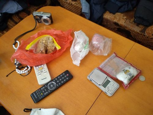Бургаски ченгета нахлуха в дома на Диян и се хванаха за главата от видяното СНИМКИ