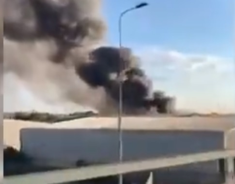 Огромен пожар в Лондон, 125 пожарникари го гасят ВИДЕО