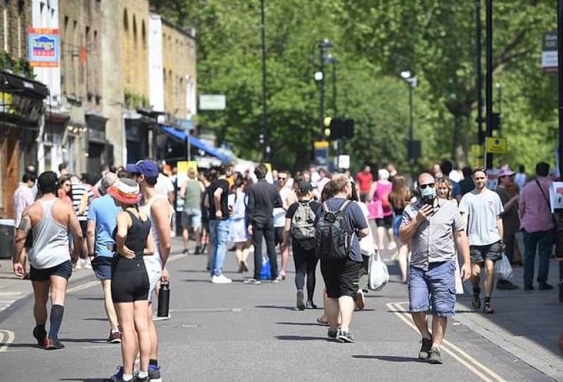 Учени казаха дали наистина слънцето мори коронавируса
