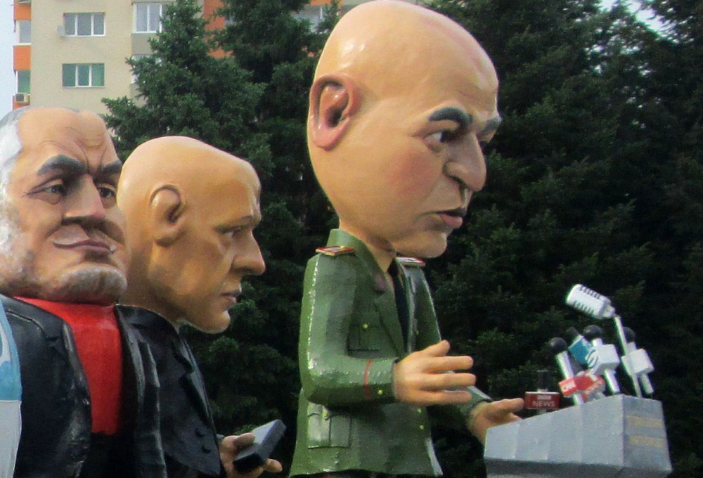 Генерал Мутафчийски мина по улиците на Габрово СНИМКИ