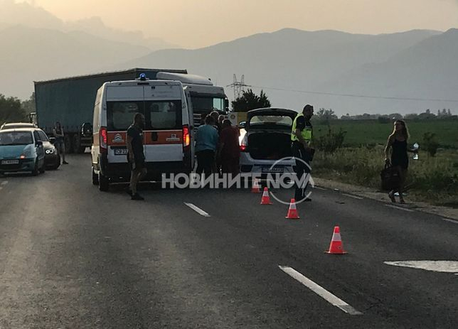 Ужасяващо меле блокира Подбалканския път ВИДЕО