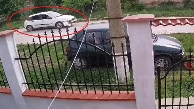 Шофьор без книжка заби колата си в двора на съседите, а после... ВИДЕО 
