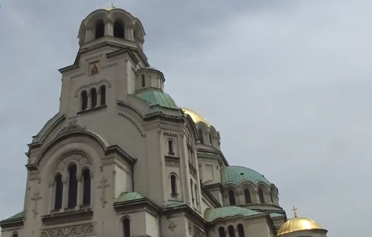 БЛИЦ TV: Свирки раздраха въздуха пред "Александър Невски"