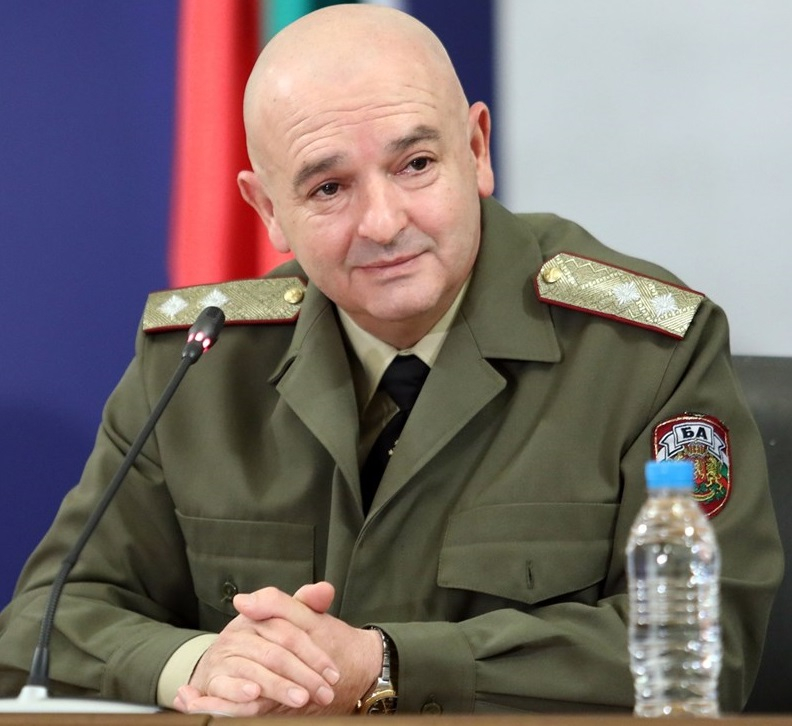 Емил Попов се завърна от оня свят и ето какво разказа за ген. Мутафчийски