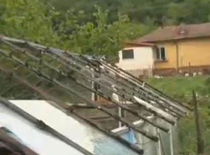 Вижте пораженията от градушката колкото кокоше яйце, ударила Северозапада СНИМКИ