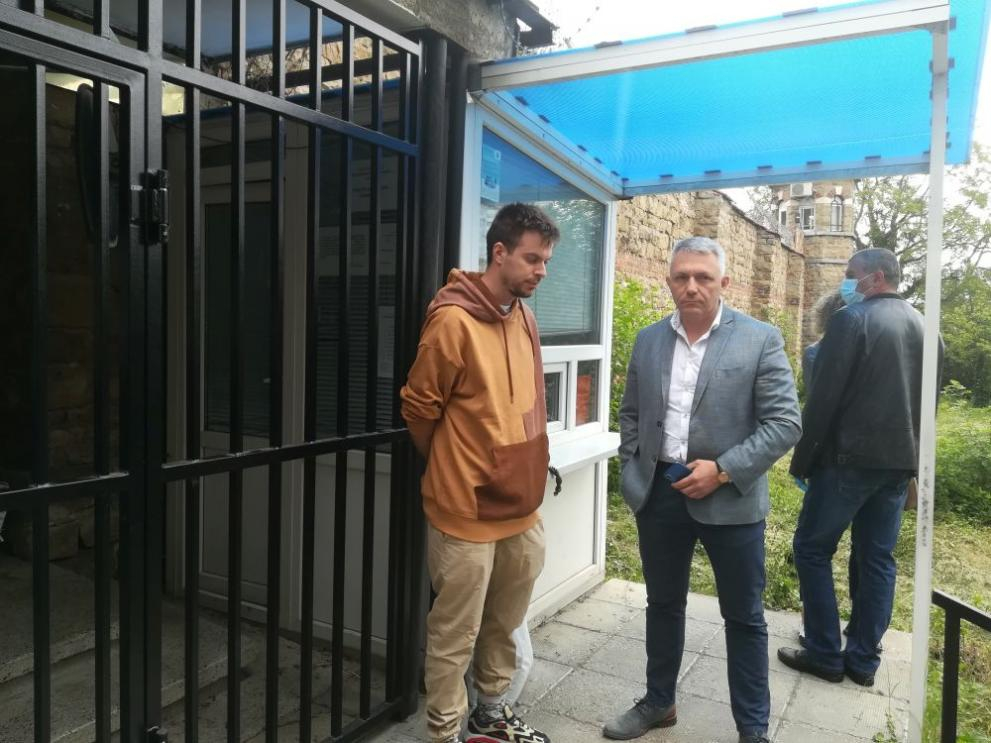 Братът на Лилана се предаде СНИМКИ