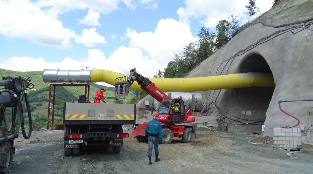 Прокопани са 800 метра от най-дългия тунел у нас СНИМКИ