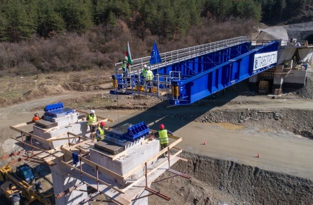 Прокопани са 800 метра от най-дългия тунел у нас СНИМКИ