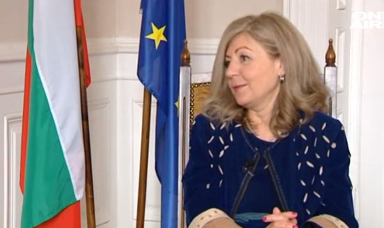 Учен от БАН алармира: Скопие посяга и към азбуката ни - била македонска