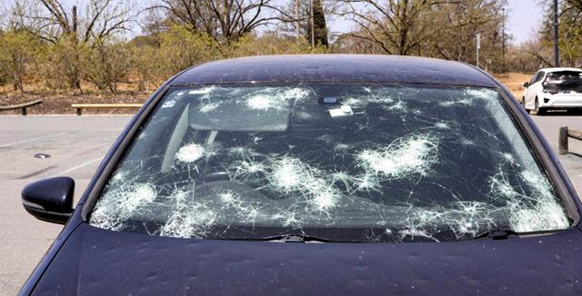 Жестоката градушка срина бизнеса на автокъща в Австралия СНИМКИ