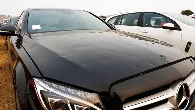 Жестоката градушка срина бизнеса на автокъща в Австралия СНИМКИ